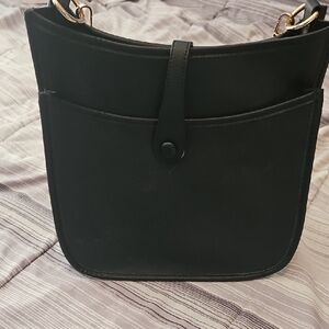 Elegant Black Shoulder Bag for Women With Adjustable Strap